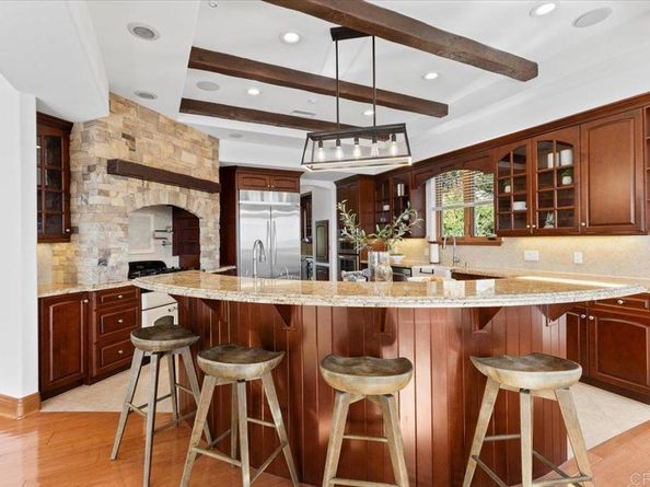 1045 Van Nuys Street, San Diego CA 92109