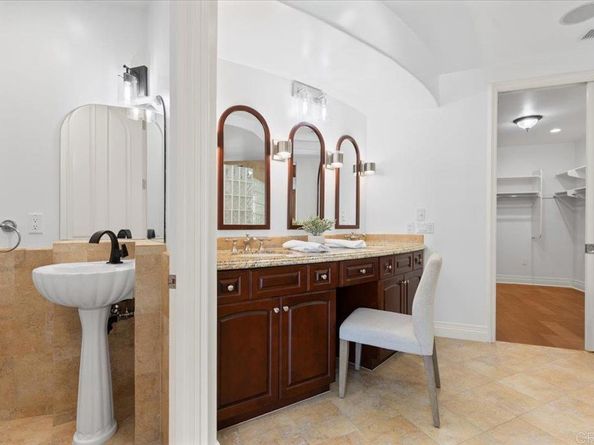 1045 Van Nuys Street, San Diego CA 92109