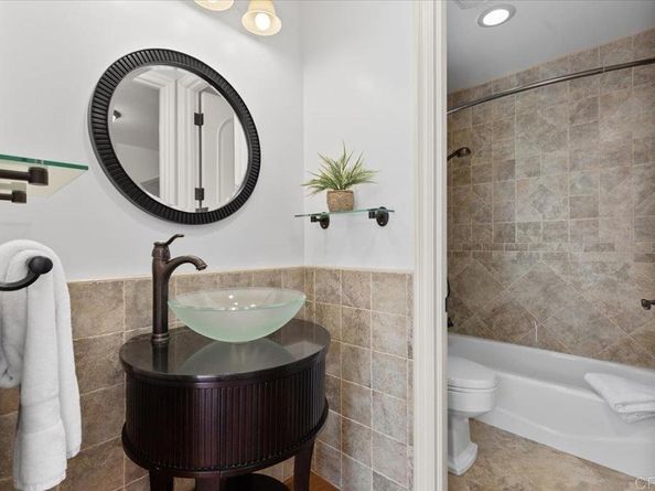 1045 Van Nuys Street, San Diego CA 92109