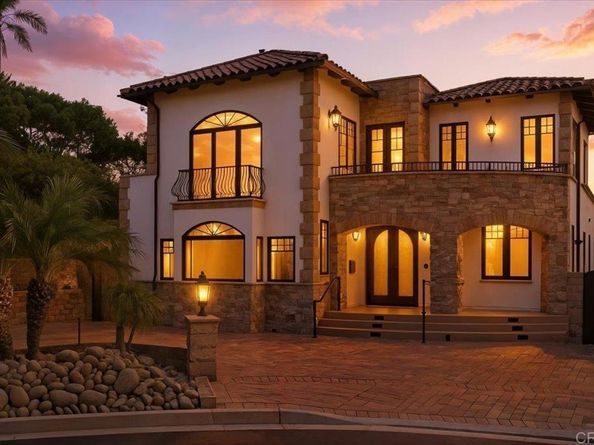 1045 Van Nuys Street, San Diego CA 92109