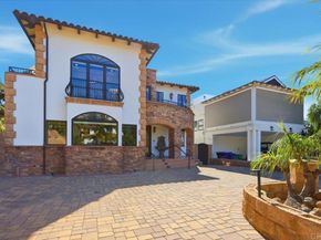 1045 Van Nuys Street, San Diego CA 92109