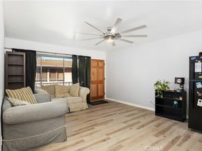 527 Cedar 2E, Long Beach CA 90802