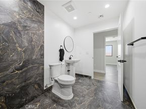 8542 De Celis Pl, North Hills CA 91343