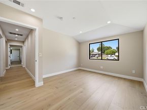 8542 De Celis Pl, North Hills CA 91343