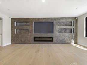 8542 De Celis Pl, North Hills CA 91343