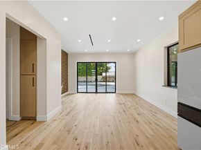 8542 De Celis Pl, North Hills CA 91343