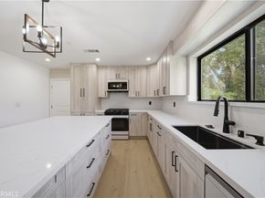 8542 De Celis Pl, North Hills CA 91343