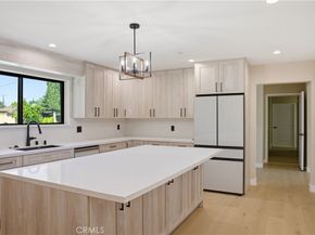 8542 De Celis Pl, North Hills CA 91343