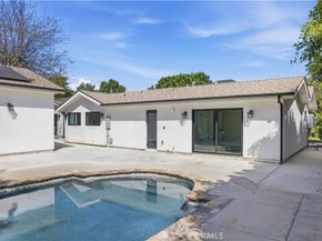 8542 De Celis Pl, North Hills CA 91343