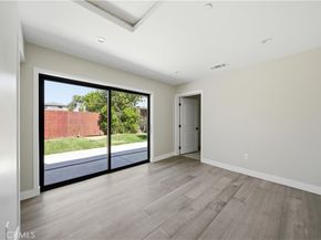 8542 De Celis Pl, North Hills CA 91343