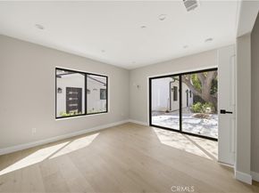 8542 De Celis Pl, North Hills CA 91343