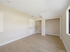 8542 De Celis Pl, North Hills CA 91343