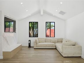 8542 De Celis Pl, North Hills CA 91343