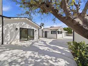8542 De Celis Pl, North Hills CA 91343