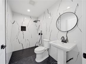 8542 De Celis Pl, North Hills CA 91343
