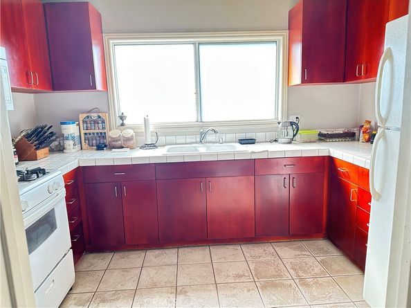 1415 N Mariposa, Los Angeles CA 90027