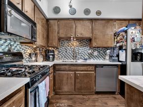 6323 Reseda Blvd 13, Tarzana CA 91335