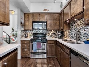 6323 Reseda Blvd 13, Tarzana CA 91335