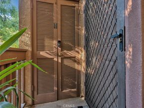 7050 Shoup Avenue 225, Canoga Park CA 91303