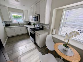 23130 Victory, Woodland Hills CA 91367