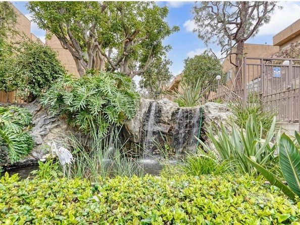 18730 Hatteras 43, Tarzana CA 91356