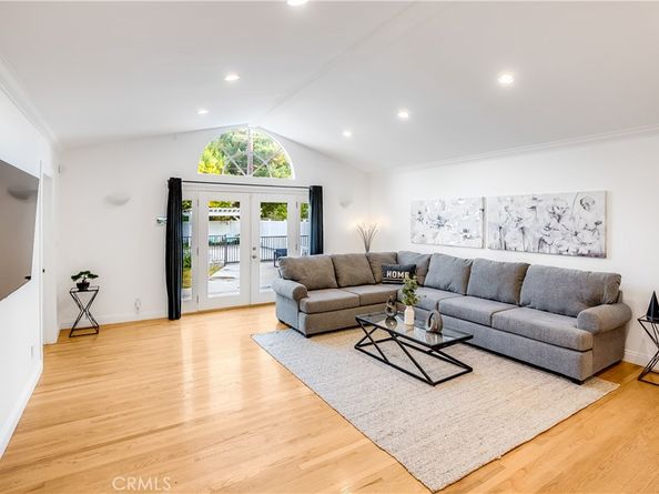 11814 Hesby Street, Valley Village CA 91606