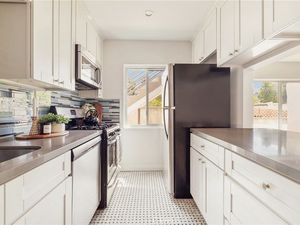 1918 11th Street D, Santa Monica CA 90404