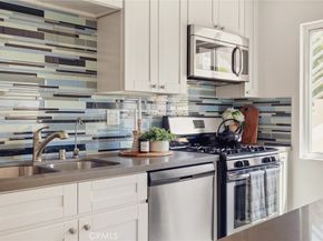 1918 11th Street D, Santa Monica CA 90404