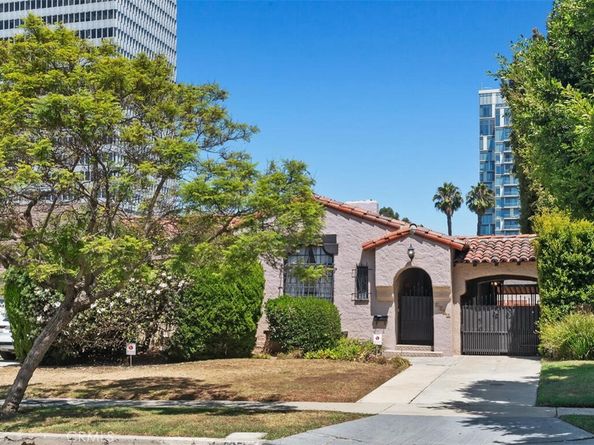 6255 Del Valle Drive, Los Angeles CA 90048