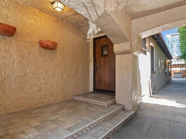 6255 Del Valle Drive, Los Angeles CA 90048
