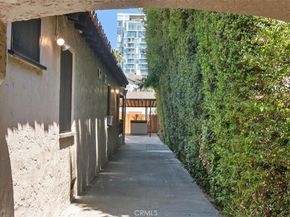 6255 Del Valle Drive, Los Angeles CA 90048