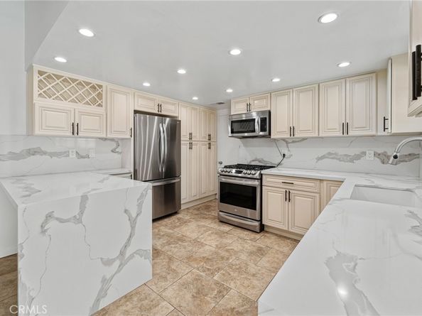 8749 Norwich Avenue, North Hills CA 91343