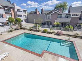 20235 Keswick Street 102, Winnetka CA 91306