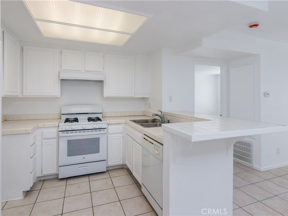 20235 Keswick Street 102, Winnetka CA 91306