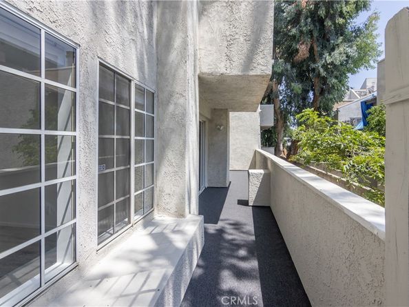 20235 Keswick Street 102, Winnetka CA 91306