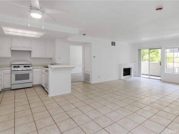 20235 Keswick Street 102, Winnetka CA 91306