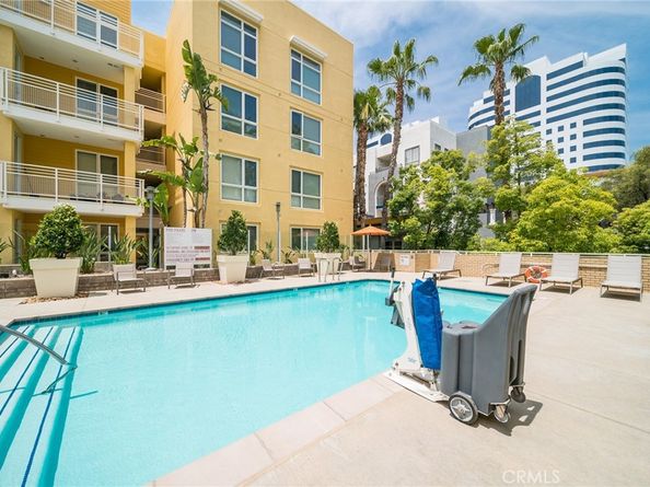 21301 Erwin Street 303, Woodland Hills CA 91367