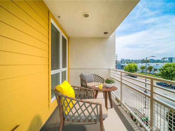 21301 Erwin Street 303, Woodland Hills CA 91367