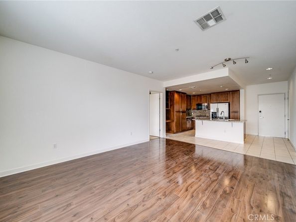 21301 Erwin Street 303, Woodland Hills CA 91367