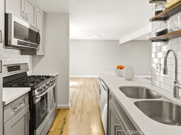 18620 Hatteras Street 223, Tarzana CA 91356