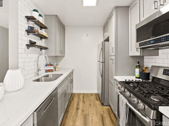 18620 Hatteras Street 223, Tarzana CA 91356