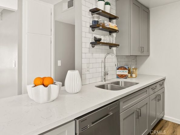 18620 Hatteras Street 223, Tarzana CA 91356