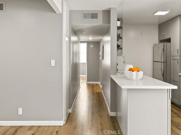 18620 Hatteras Street 223, Tarzana CA 91356