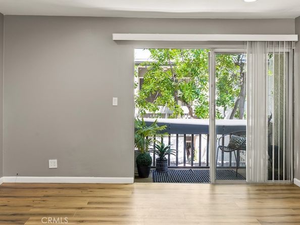 18620 Hatteras Street 223, Tarzana CA 91356