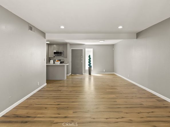 18620 Hatteras Street 223, Tarzana CA 91356