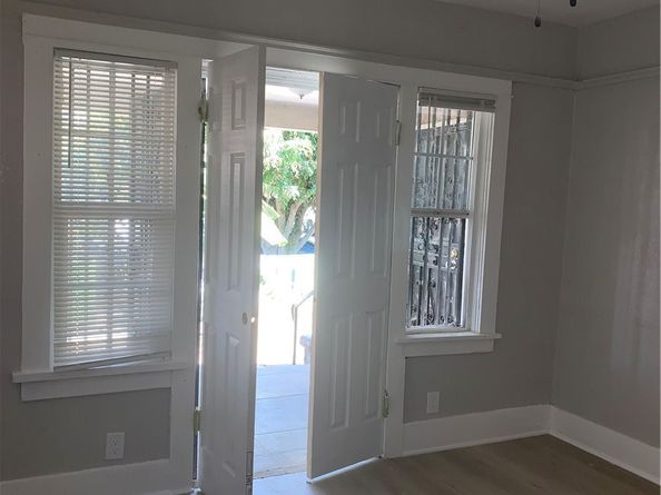 636 W 52nd, Los Angeles CA 90037