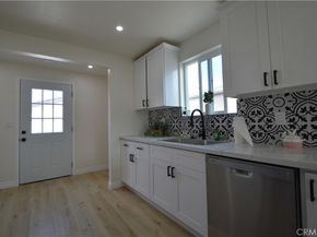 551 W 101 Street, Los Angeles CA 90044