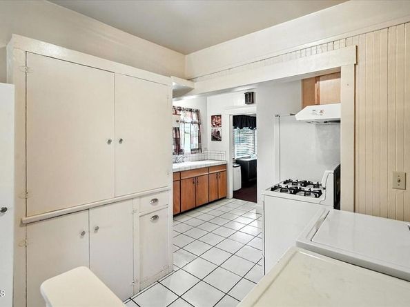 1954 N Garfield Avenue, Pasadena CA 91104
