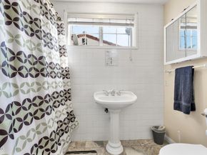 15743 Covello Street, Lake Balboa CA 91406