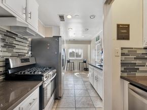 15743 Covello Street, Lake Balboa CA 91406